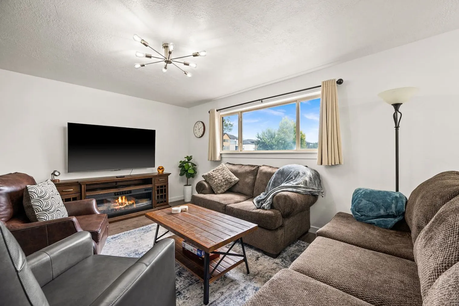 5 bed, 2.0 bath, $8,262 — Photo 4