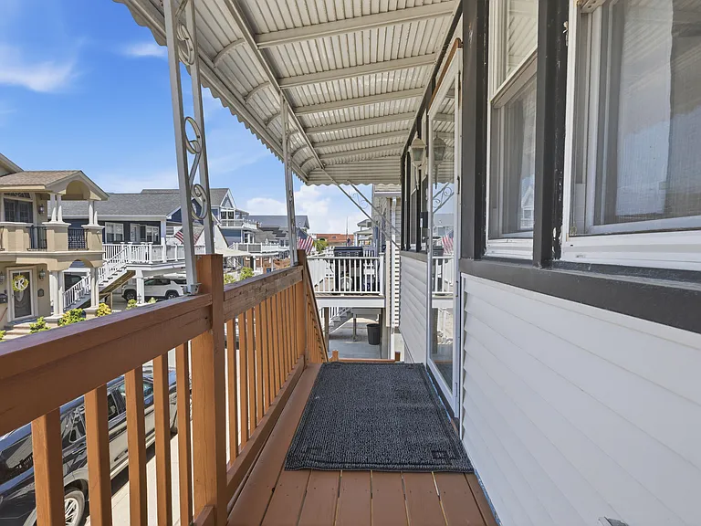 90 Oregon St — Photo 13