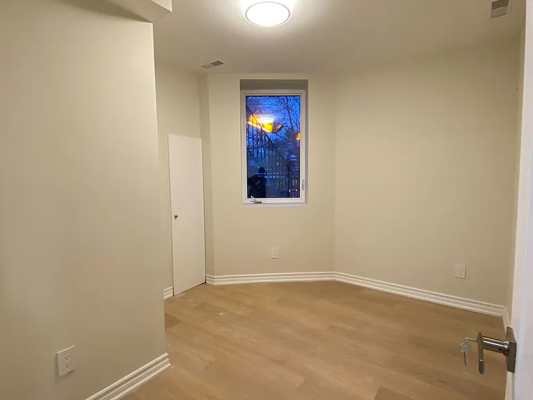2 Saint Annes Rd #BASEMENT — Photo 7