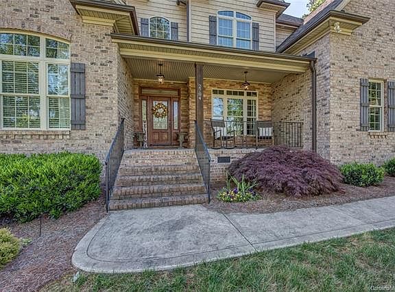 3rd image of 2704 Lakefront Dr