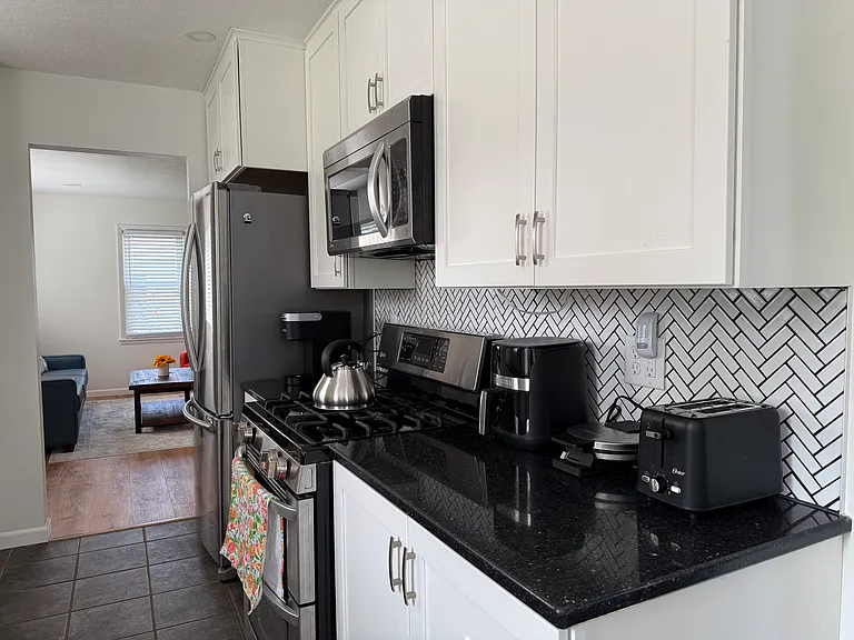 406 18th Ave SW — Photo 25