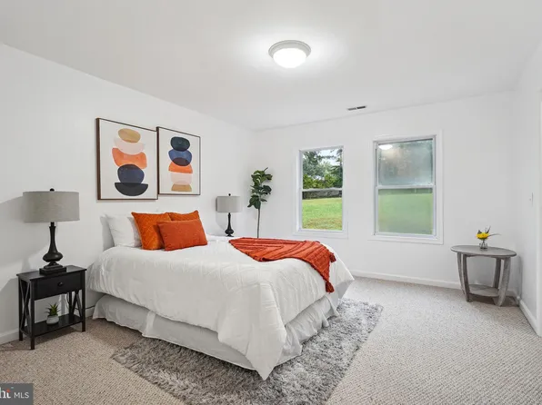 6616 Pine Rd, Alexandria, VA 22312