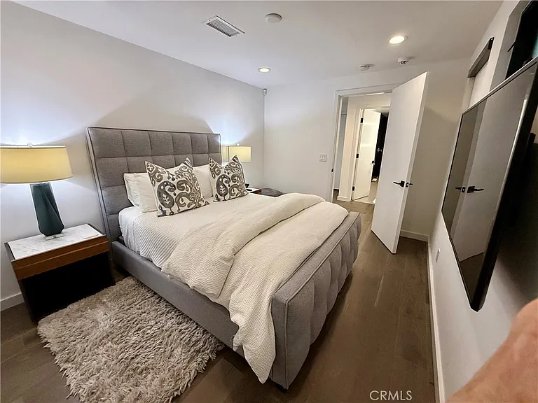 116 W Channel Islands Blvd — Photo 44