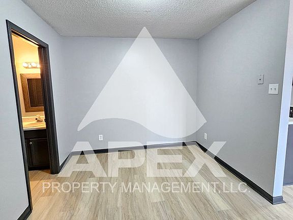 5th image of 504 Cedartop Ln Unit C