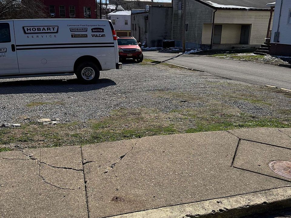 1st image of 119 1/2 1st St