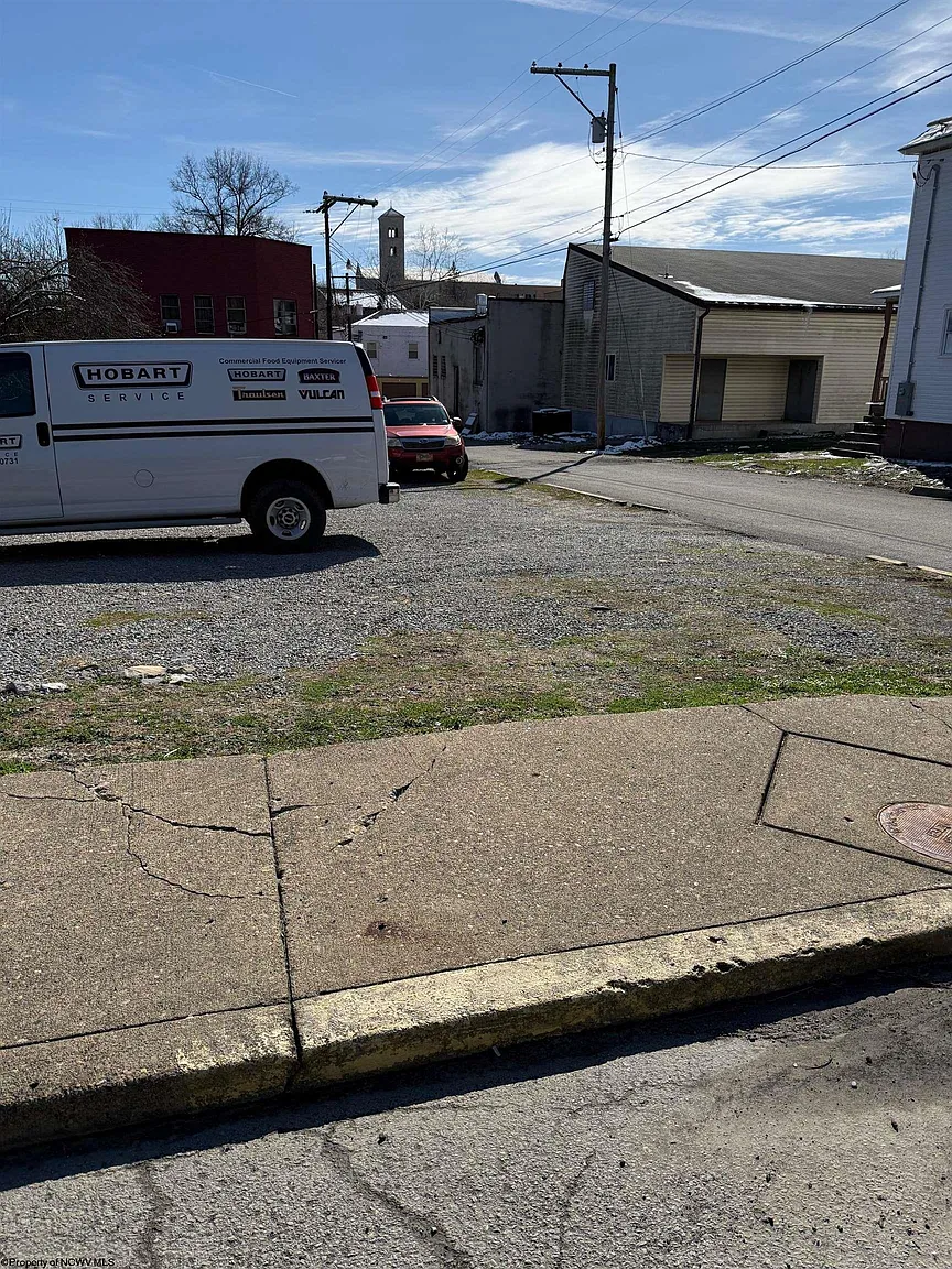 119 1/2 1st St photo 1