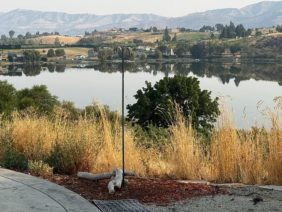 2995 Wapato Lake Rd