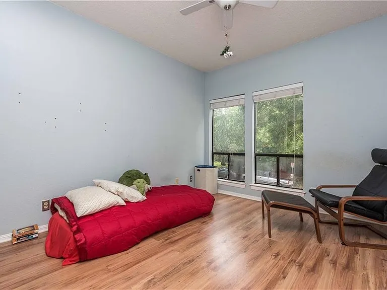 1910 Robbins Pl #210 — Photo 8