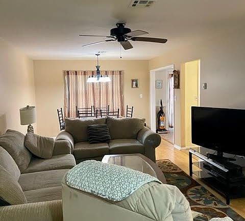 5th image of 85 Courtshire Dr
