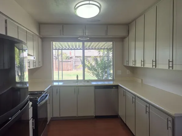 7338 Hayward Dr, Sacramento, CA 95828