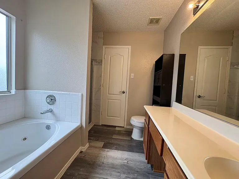 1202 Meadowgate Dr — Photo 16