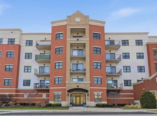 14 S Prospect St APT 402, Roselle, IL 60172