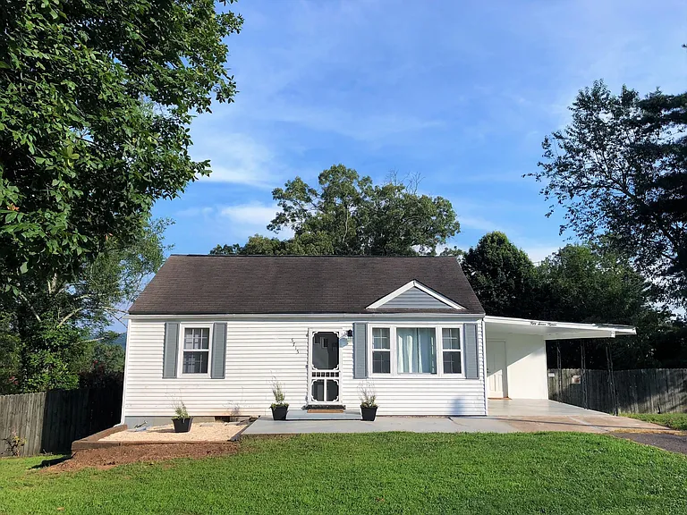 5715 Sanford Rd — Photo 1