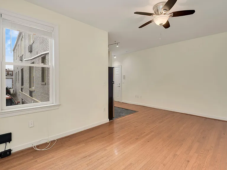 1815 A St SE #203 — Photo 5