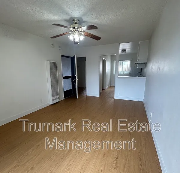 321 E Tujunga Ave #J — Photo 4