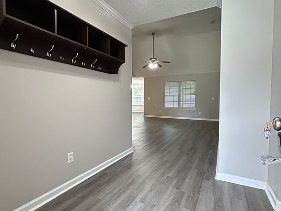 3rd image of 24 Rainier Ln