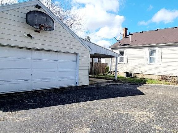5th image of 224 Grand Ave