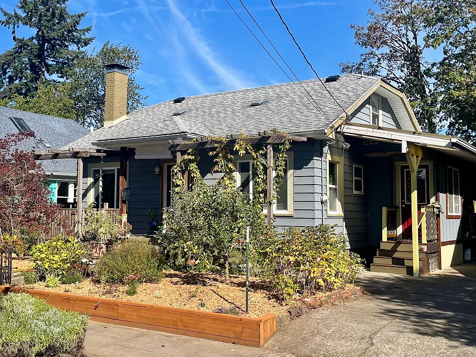 26 NE 79th Ave