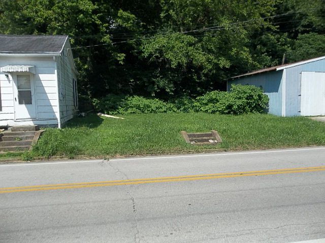 2nd image of 702 W Second St