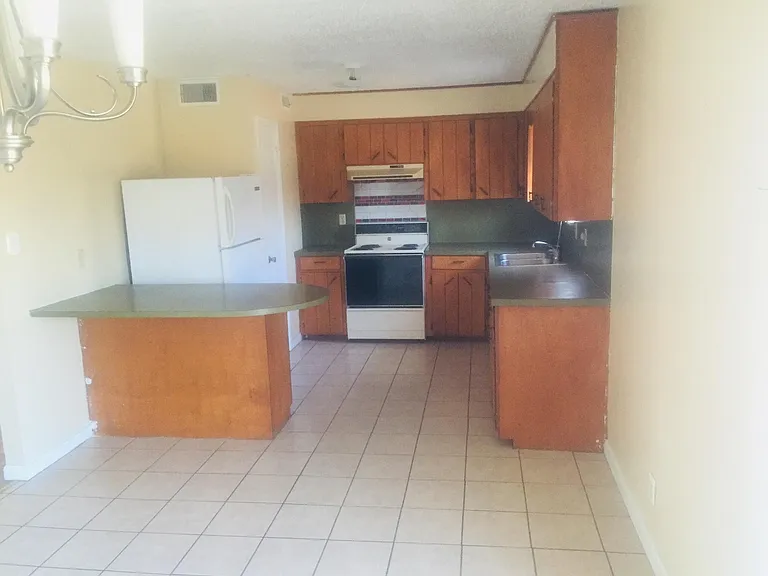 404 Wilson St — Photo 2
