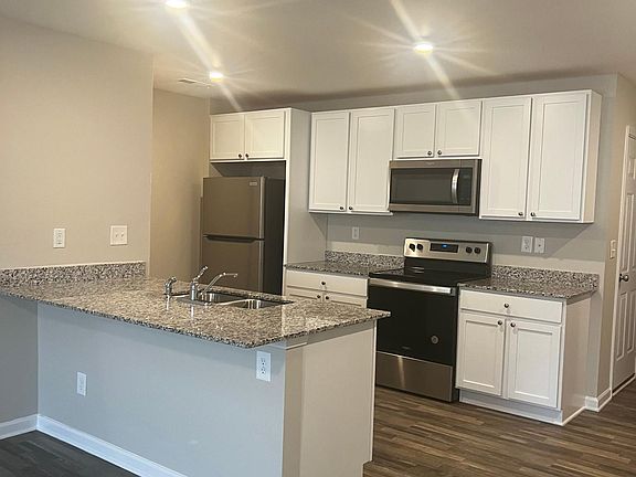 4th image of 274 Winston Ln