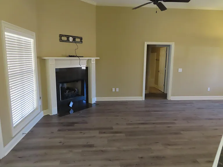 408 Kirkwood Dr — Photo 4