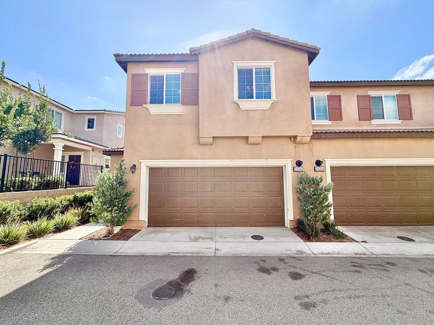 Stylish 3 Bedroom 2 Bathroom Home With Included Solar & Resort-Style Amenities! — Photo 2