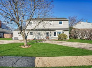 27 Polo Rd, Massapequa, NY 11758