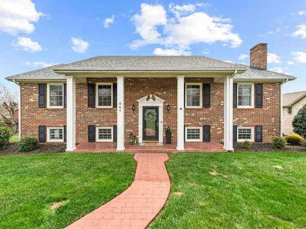665 Mountain View Dr, Wytheville, VA 24382