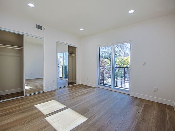 4th image of 10801 Kling St #3