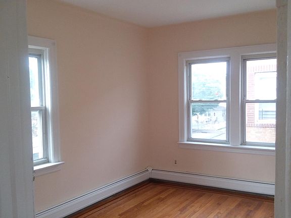4th image of 42 Hancock St