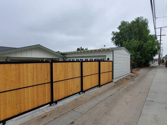 3rd image of 2522 N Olive Ave