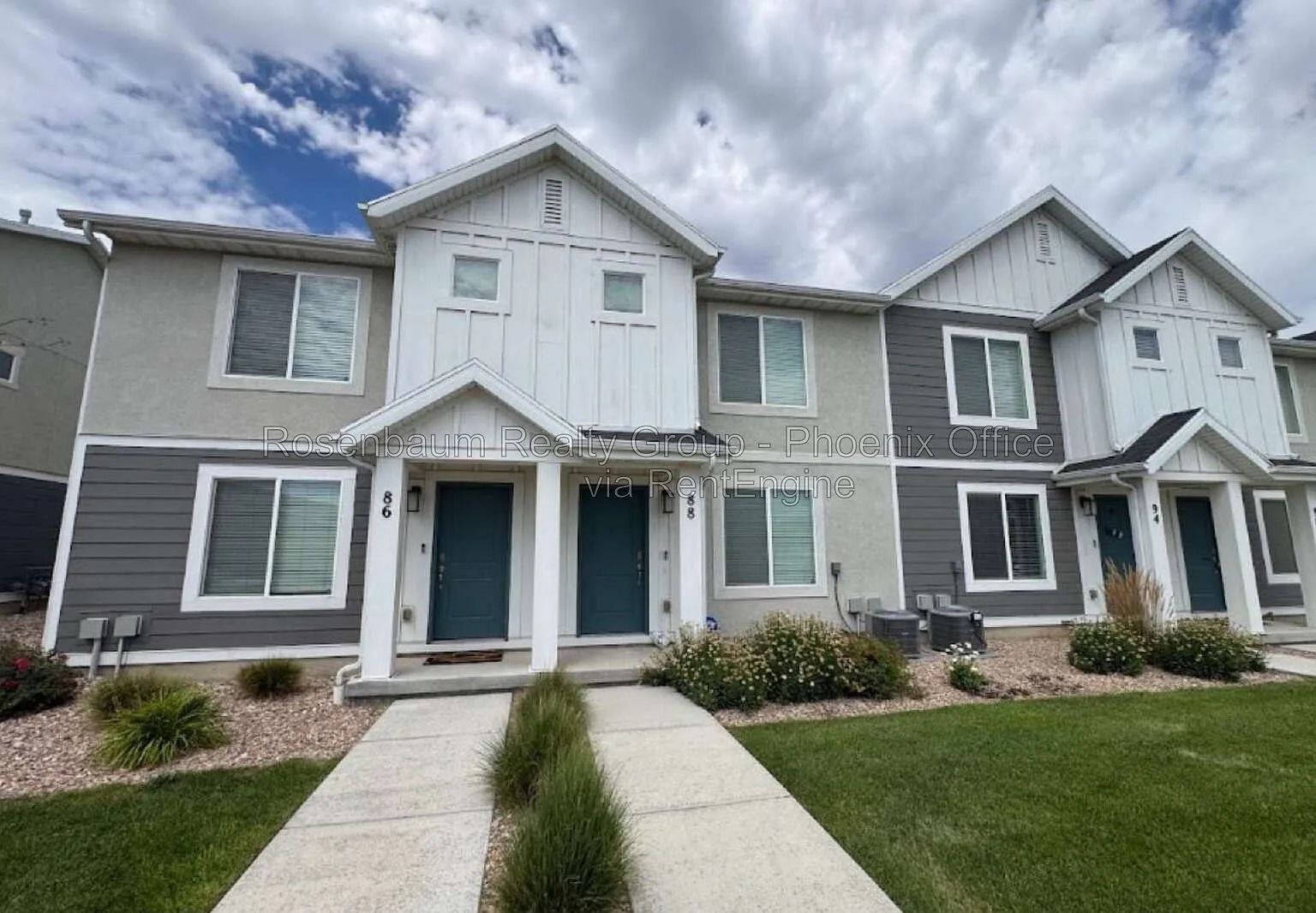 3 bed, 2.0 bath, 1323 sqft, $1,945 — Photo 2