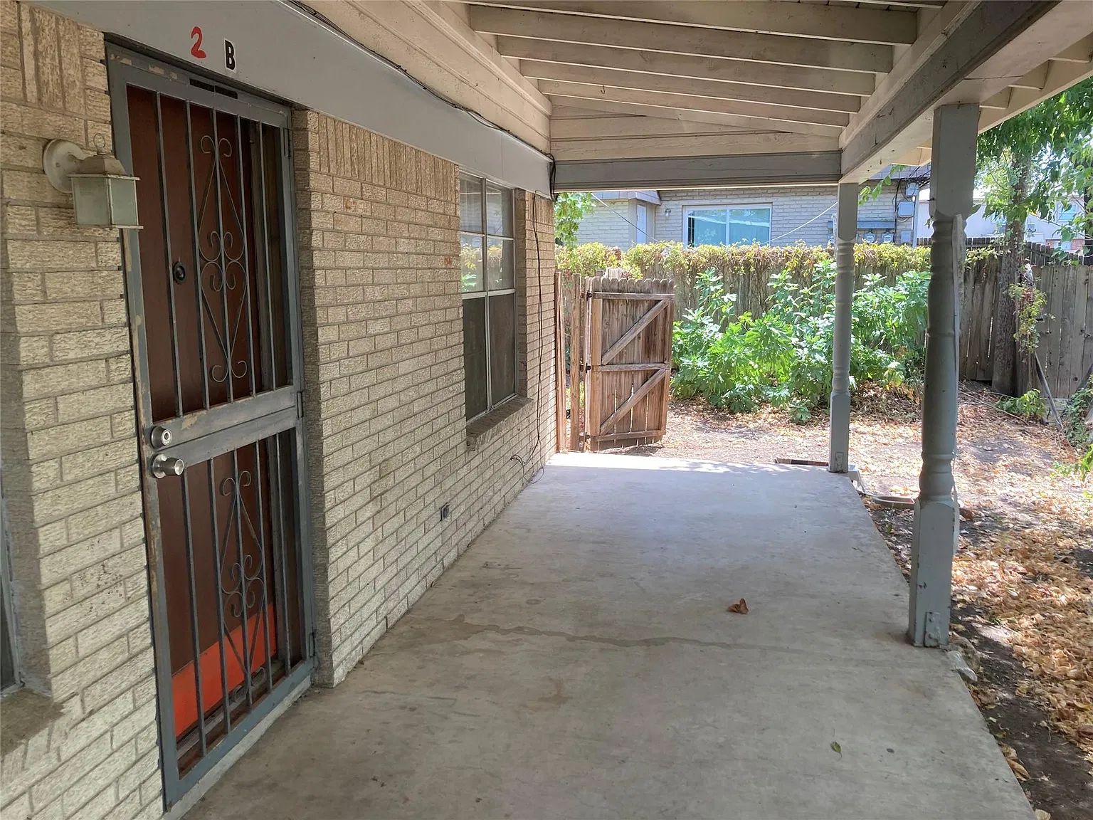 2 bed, 1.0 bath, 900 sqft, $1,295 — Photo 2