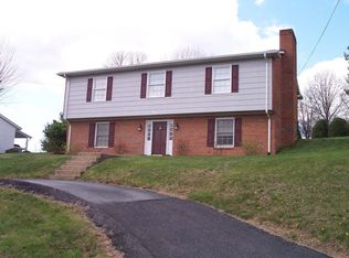208 Essex Dr, Staunton, VA 24401