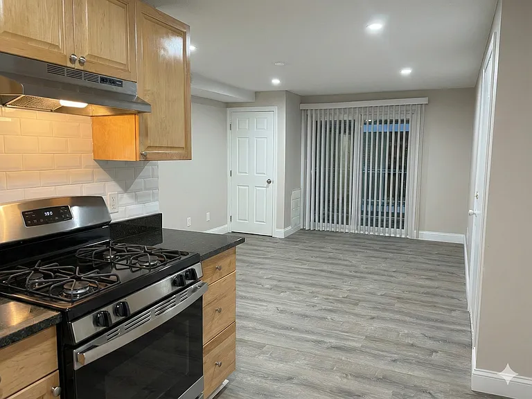 Pondsview Apartments — Photo 105