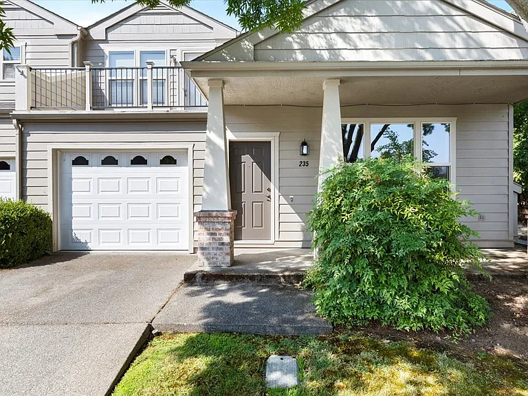 235 Jackson Creek Dr — Photo 2