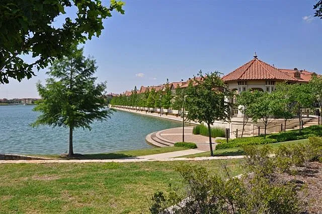 2 bed, 2.5 bath, 1800 sqft, $2,750 — Photo 3