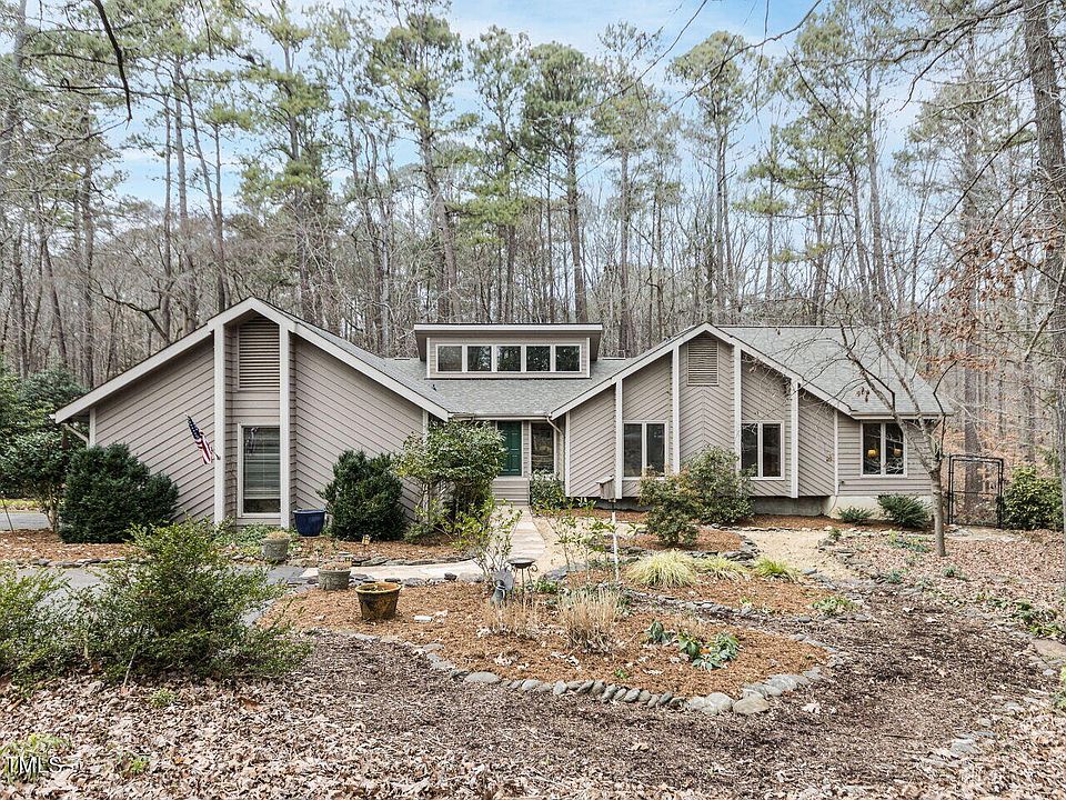 1st image of 111 Fieldstone Ct