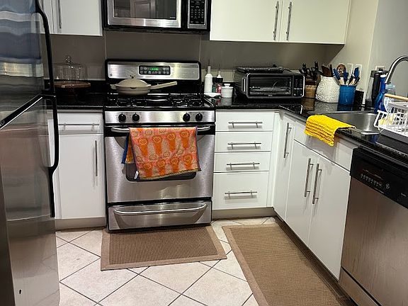 3rd image of 1021 N Garfield St APT 419