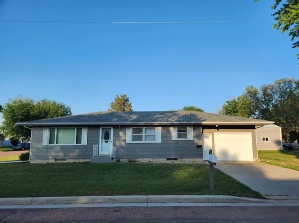 104 N Anna St, Parkston, SD 57366