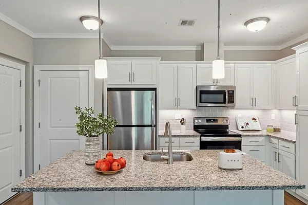 Highcroft Apartments — Photo 2
