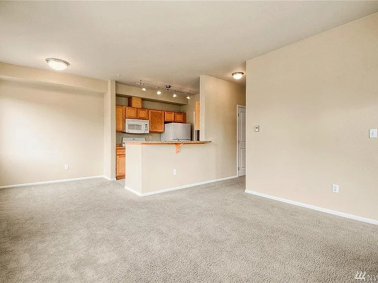 525 225th Ln NE #D-201 — Photo 2