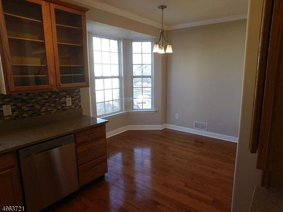 2nd image of 11 Dogwood Ln