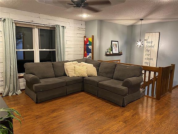 4th image of 207 Garden St