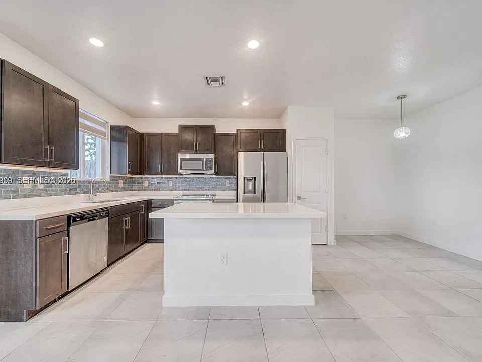 1090 SE 23rd Ave #1090