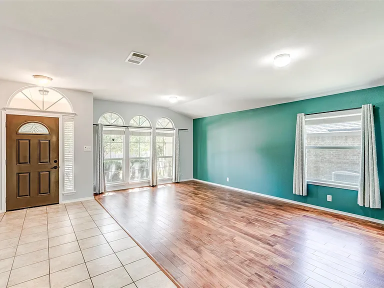 309 Riverine Way — Photo 6