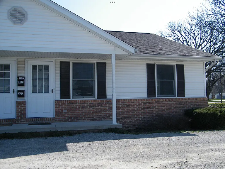 314 E Walnut St — Photo 1