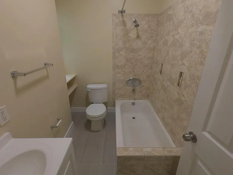 140 Carr Dr #7 — Photo 6