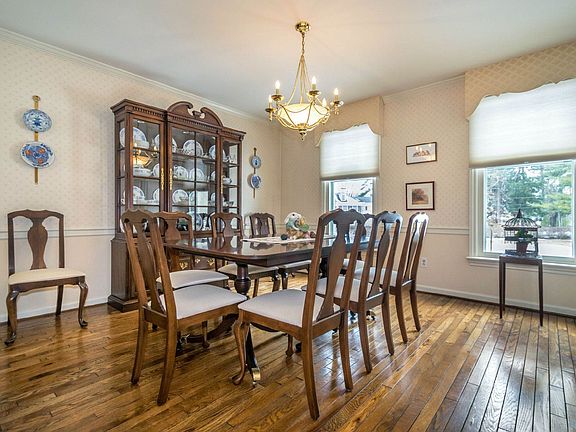 421 Dorset Rd Devon Dining Room